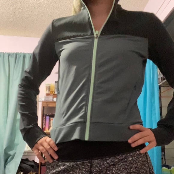 Running Jacket - Picture 2 of 3